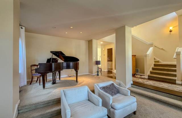 Lovely 4bd/2bth Kenmore Home, $4,000/mo. Gallery 4