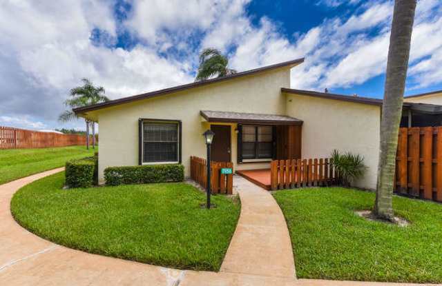 7956 SE Villa Circle Gallery 4