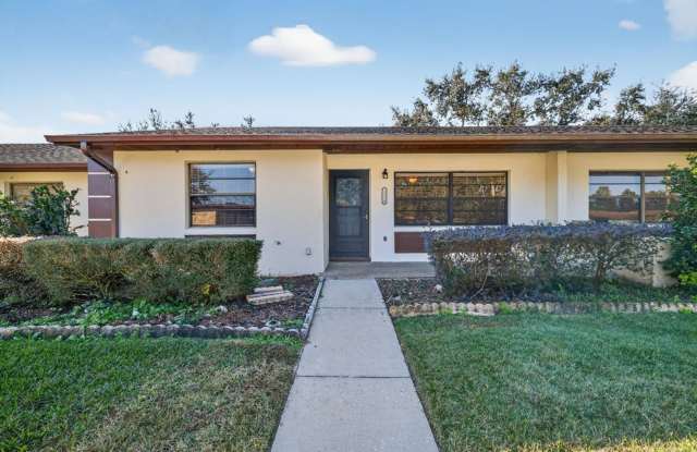 Charming 55+ 2-Bedroom Condo with Community Pool in Tavares photos photos