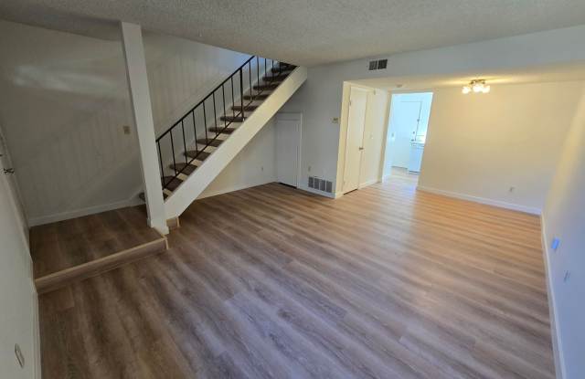 Spacious townhome in a well-maintained El Cajon complex Gallery 4