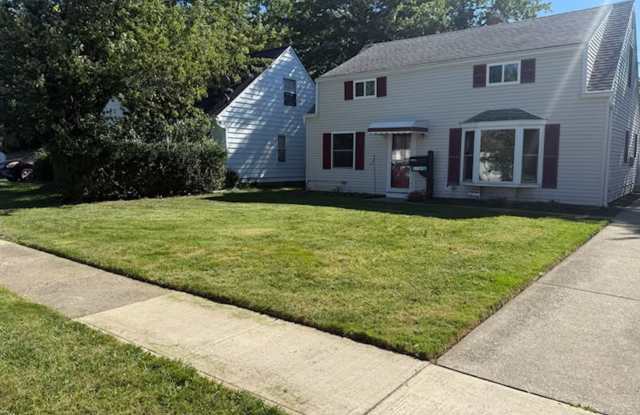 Spacious 4-Bedroom Home with Two-Car Garage and Private Backyard in Euclid! Gallery 3