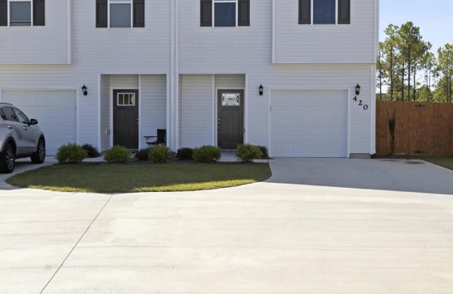 420 Vandemere Court - 420 Vandemere Court, Holly Ridge, NC 28445