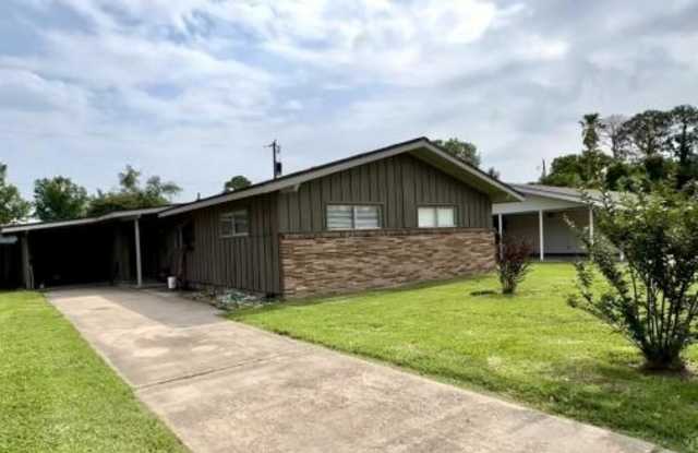 290 S Clover - 290 South Clover, Bridge City, TX 77611