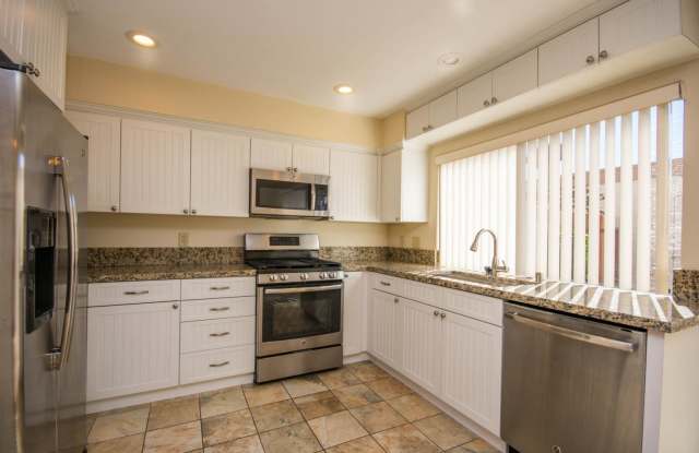 Spacious 3BR Condo with Pool View in Tanglewood!! photos photos