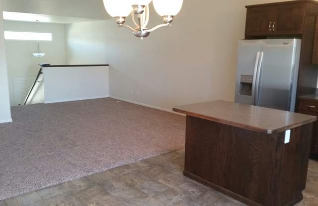 3 Bed 2 Bath Single Family Home Gallery 4