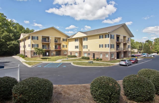 Lakecrest Apartments Gallery 3
