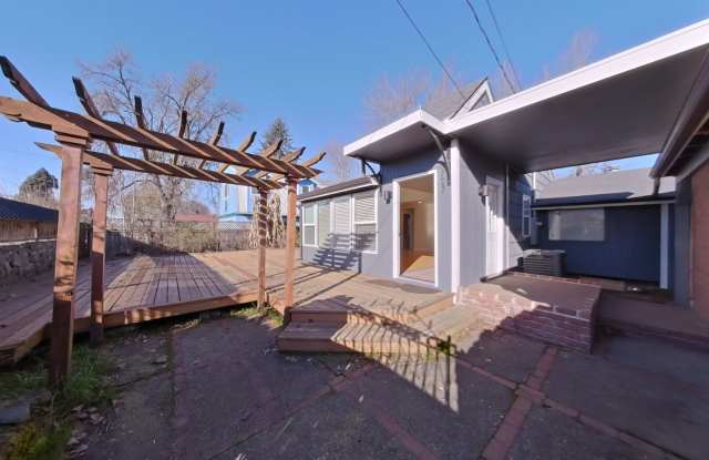 Updated 3Bed/2Bath Home - HUGE Backyard! photos photos