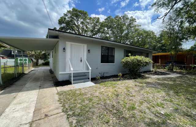 **4/2 Single Family home Available Now!!** - 5247 Cleveland Road, Jacksonville, FL 32209