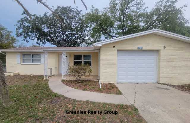 Spacious 3 bed, 2 bath home with fenced yard, screened porch, and oversized garage just minutes from beaches and Tarpon Springs! photos photos