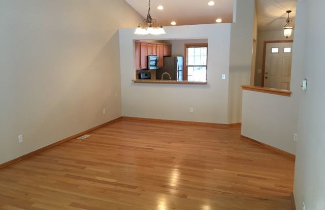 Adorable 2 bed 2 bath in Forest Hills District photos photos