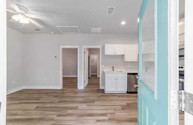 2BR/2Bath Located in the heart of Gainesville, FL - 4115 Southwest 15 Place, Gainesville, FL 32607