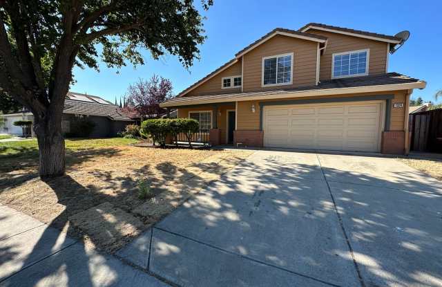 Beautiful 3 bedroom, 2.5 Bath Tracy Home - 1324 Ray Harvey Drive, Tracy, CA 95377