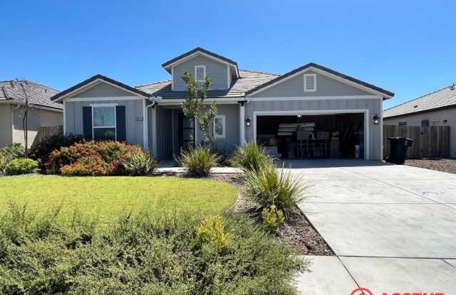 Stunning 4BD/3BA Home in Bakersfield's Desirable 93311 — Solar, All Pets Welcome! Gallery 1