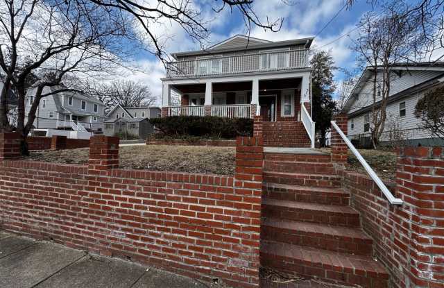 RENOVATED EXPANSIVE 5BD 4BA BRIGHTWOOD HOME photos photos