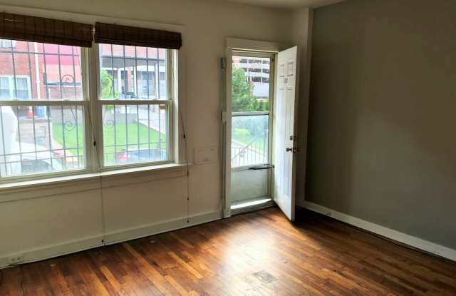 SPACIOUS OAKLAND HOUSE WITH LAUNDRY IN UNIT - AVAILABLE AUGUST 2025! photos photos