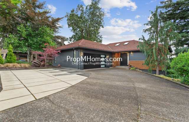 Luxuriously Updated Home in West Linn w/ Sweeping Views! - 2123 Greene Street, West Linn, OR 97068