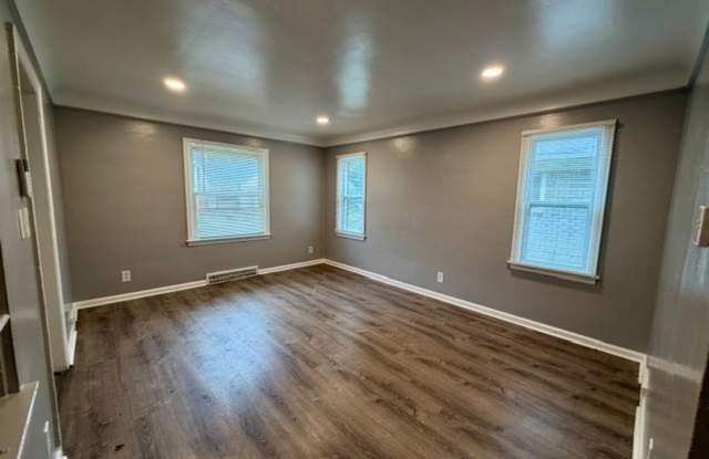 Charming 3-Bedroom Brick Bungalow – $1,300/Month Gallery 4