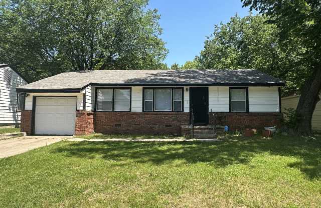 4647 N Main St photos photos