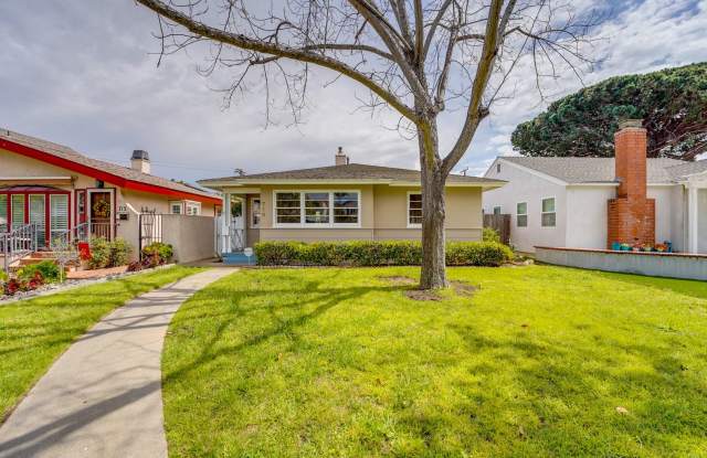 Cute-as-a-Button Coronado "Palmer" Home in a Fabulous School-Side Location – Coronado Village Gallery 4