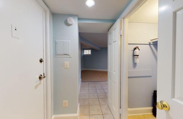 Capitol Hill One Bedroom One Bathroom in secure building! Move-in fee waived!! Gallery 4