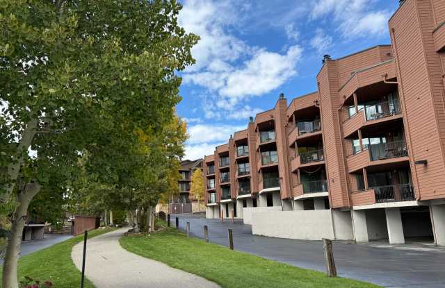 WaterFront Location Dillon 2 BD 2 BA WINTER SKI LEASE 6 MO 2026-2027 Gallery 2
