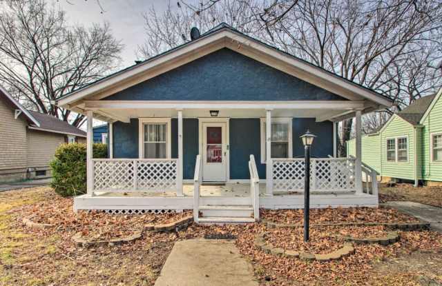 Newly remodeled, fully furnished adorable bungalow in a great location! photos photos