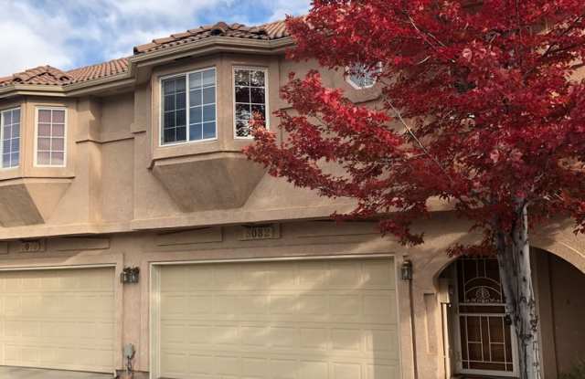 Bright and Open 3 Bed 3 Bath Townhome in Gated Peak View Villas photos photos