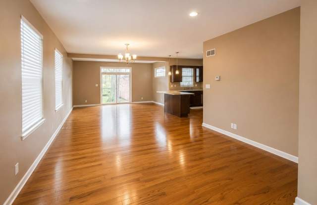 1302 Bobolink Road Gallery 2