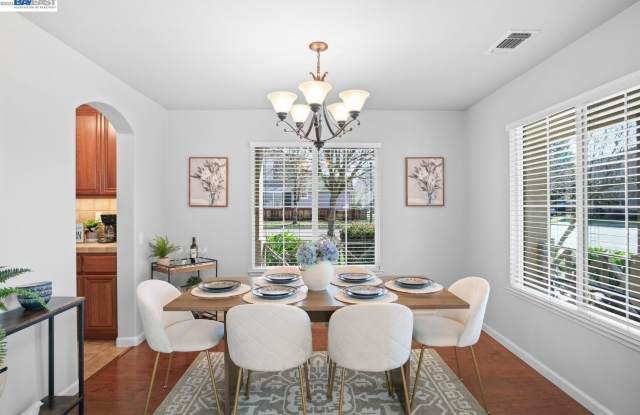 2301 Mountain Springs Dr Gallery 3