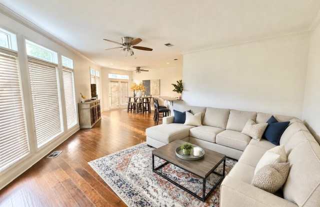 1003 ISLAND PARK Cir Gallery 2