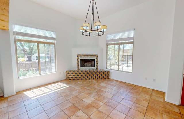 Clean 3 Bedroom Gallery 1