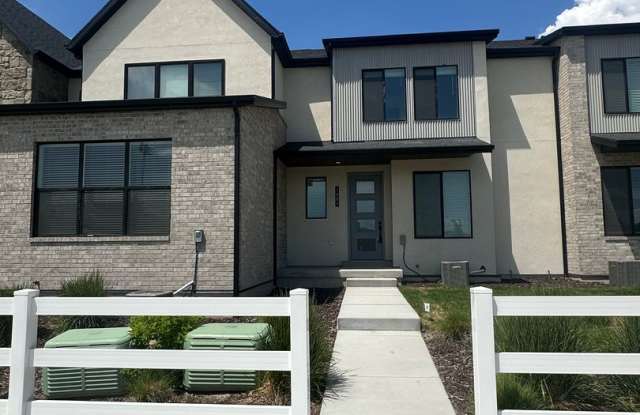 GET A MONTH OF RENT FOR FREE!!! photos photos