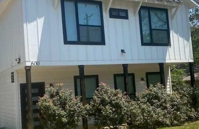 604 W Sycamore Street - 604 West Sycamore Street, Denton, TX 76201