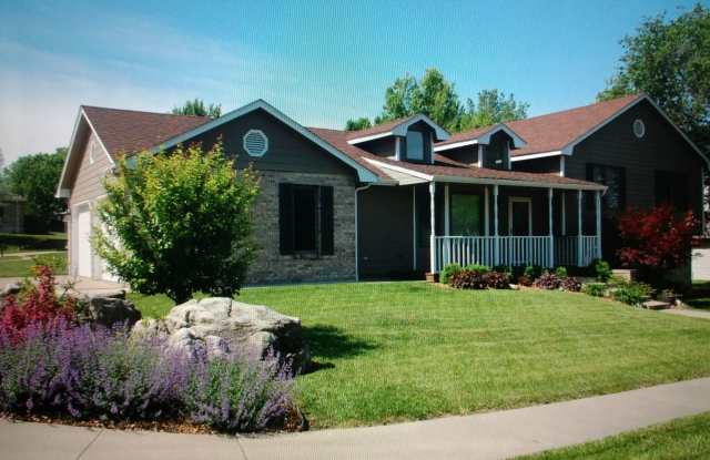 Spacious 4BR/2.5BA House in Fantastic Woodrail South Location On Large Corner Lot of a Cul-de-sac. Close to Schools, Shopping  Dining. AVAIL. NOW Gallery 2