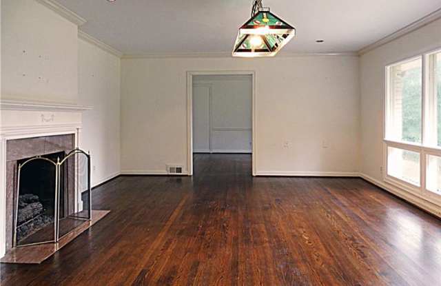 1191 W Wesley Road NW Gallery 4