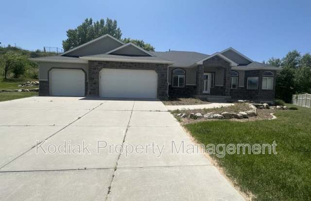 7555 S 1740 E photos photos