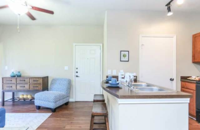 733 Center Ridge Dr Gallery 4