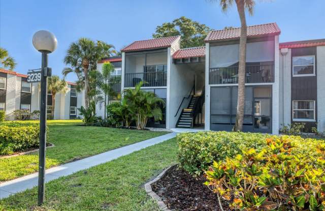 SEASONAL BEAUTIFULLY UPDATED GROUND FLOOR CONDO LOCATED IN THE HEART OF SARASOTA! photos photos