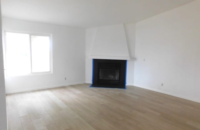 8260 Viburnum Avenue Gallery 4