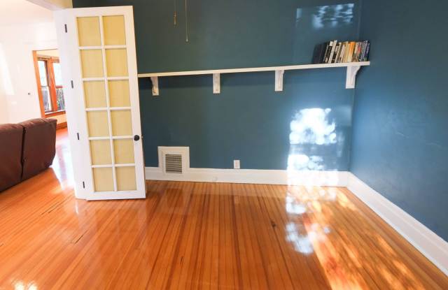 Beautiful Victorian 3 bedroom 2.5 bath historic home located in City Park Gallery 4