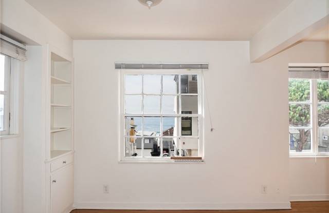 3012 Manhattan Ave Gallery 2