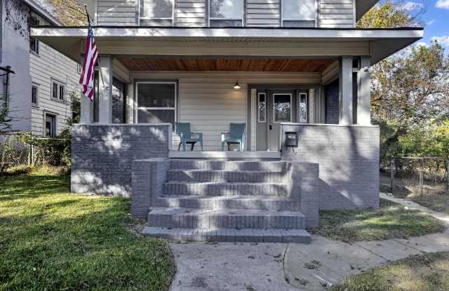 2348 Court R Gallery 4