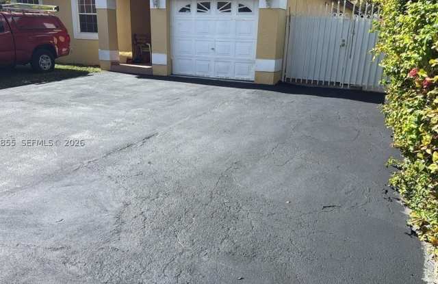 19712 NW 82nd Pl Gallery 3
