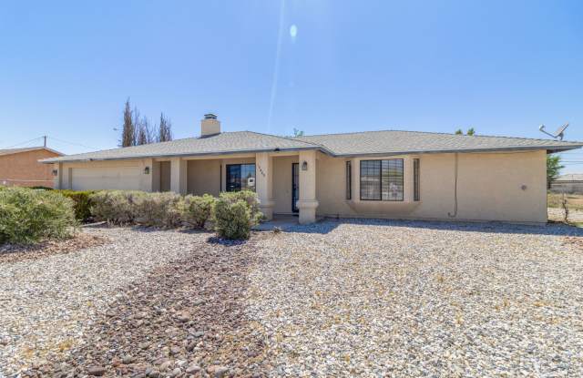 Cute Apple Valley Home Located in a Quiet Neighborhood, Close to schools  shopping photos photos
