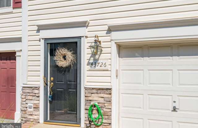 43726 CLEAR LAKE Square Gallery 3