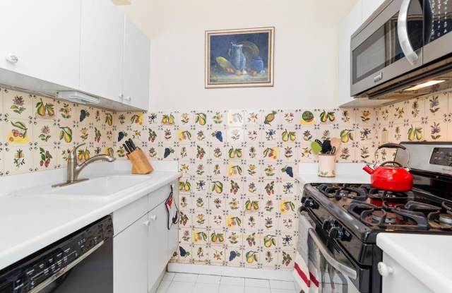 52 East End Avenue Gallery 3