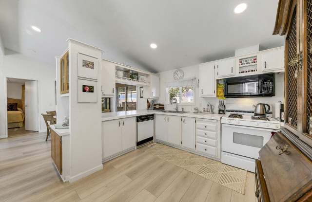 81641 Avenue 48 Gallery 2