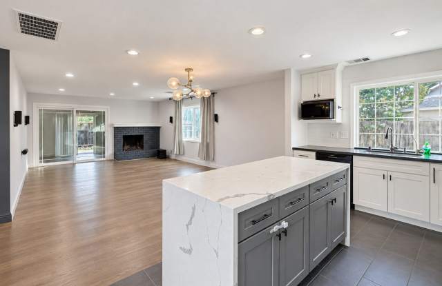 Spacious Single-Story Fremont Home in a Desirable Cul-de-Sac Location Gallery 4