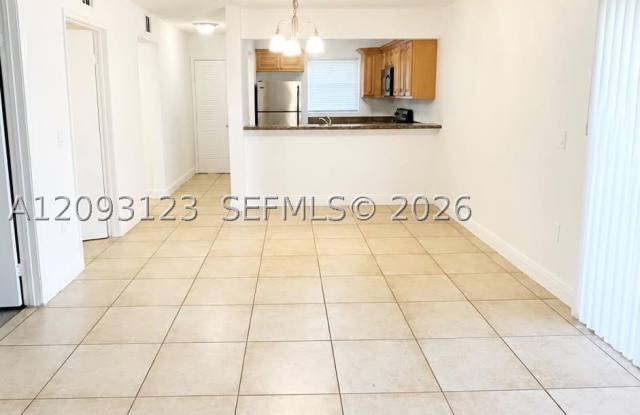 1545 Lake Crystal Dr Gallery 3