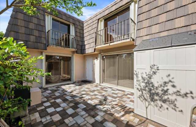 1560 FOREST LAKES Circle Gallery 1